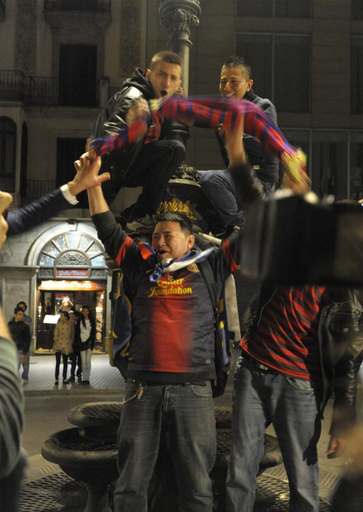 VIDEO&FOTO Barça campioană, fanii au declanşat fiesta! Catalanii şi-au anunţat cele 3 ţinte de transfer