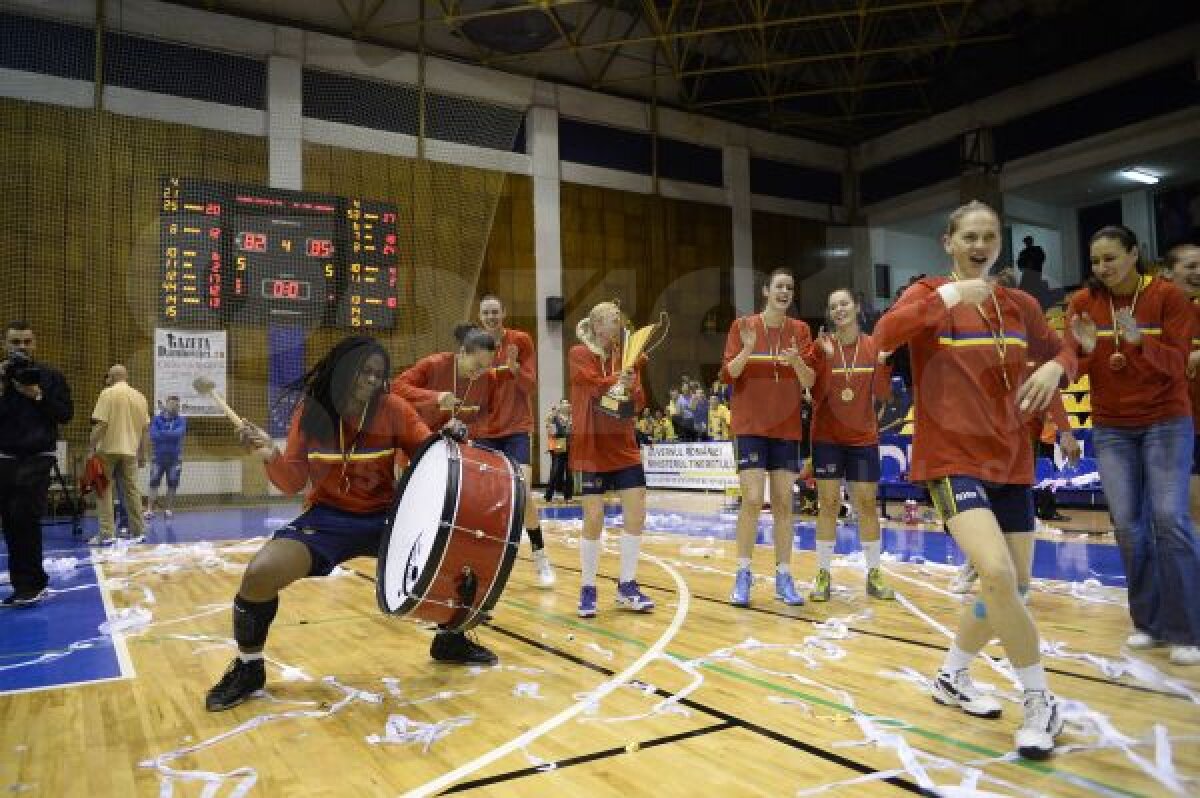 FOTO O nebunie de finală! » ICIM Arad a cîştigat aseară, la Tîrgovişte, al 9-lea titlu din istorie, chiar pe terenul marilor rivale