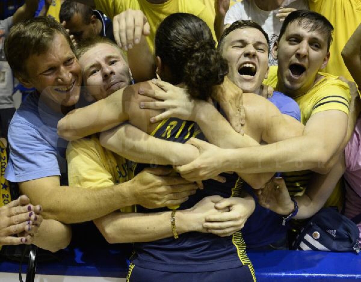 FOTO O nebunie de finală! » ICIM Arad a cîştigat aseară, la Tîrgovişte, al 9-lea titlu din istorie, chiar pe terenul marilor rivale