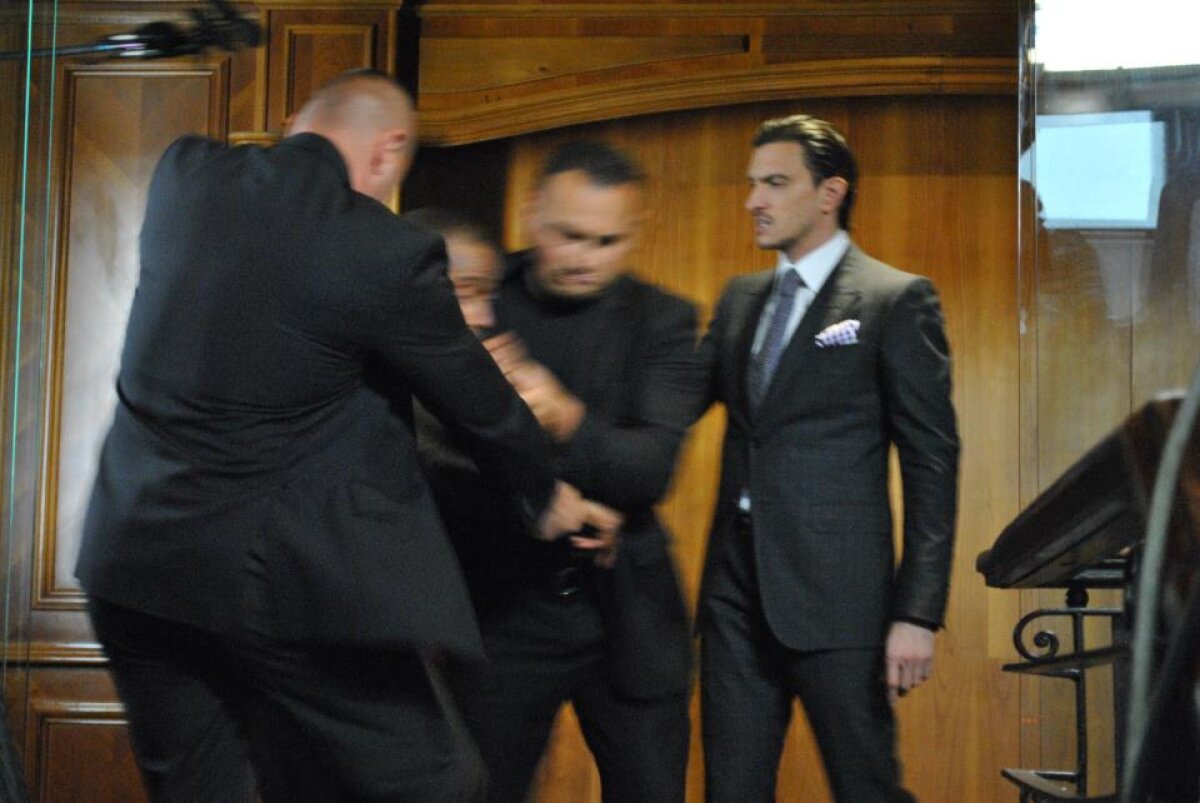 FOTO A dat Dinamo pe actorie » Săvulescu îi face concurenţă lui Leo Di Caprio :)