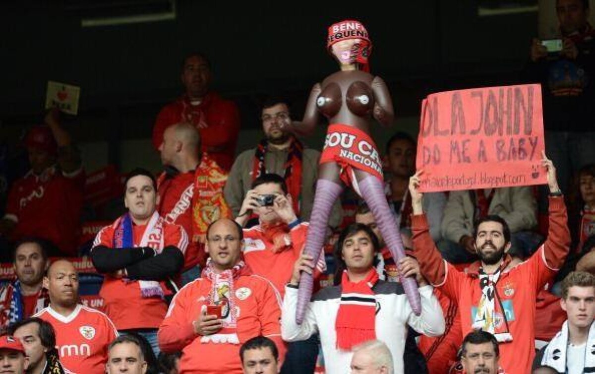 FOTO Marele absent Terry n-a fost uitat de suporterii lusitani » Cum l-au ironizat fanii pe englez