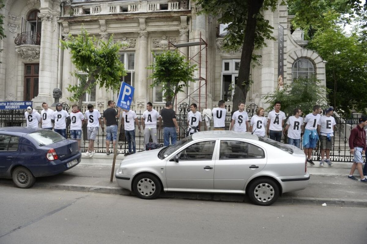 VIDEO&FOTO Imaginile unei zile nebune » Colivă şi violenţe la Înalta Curte