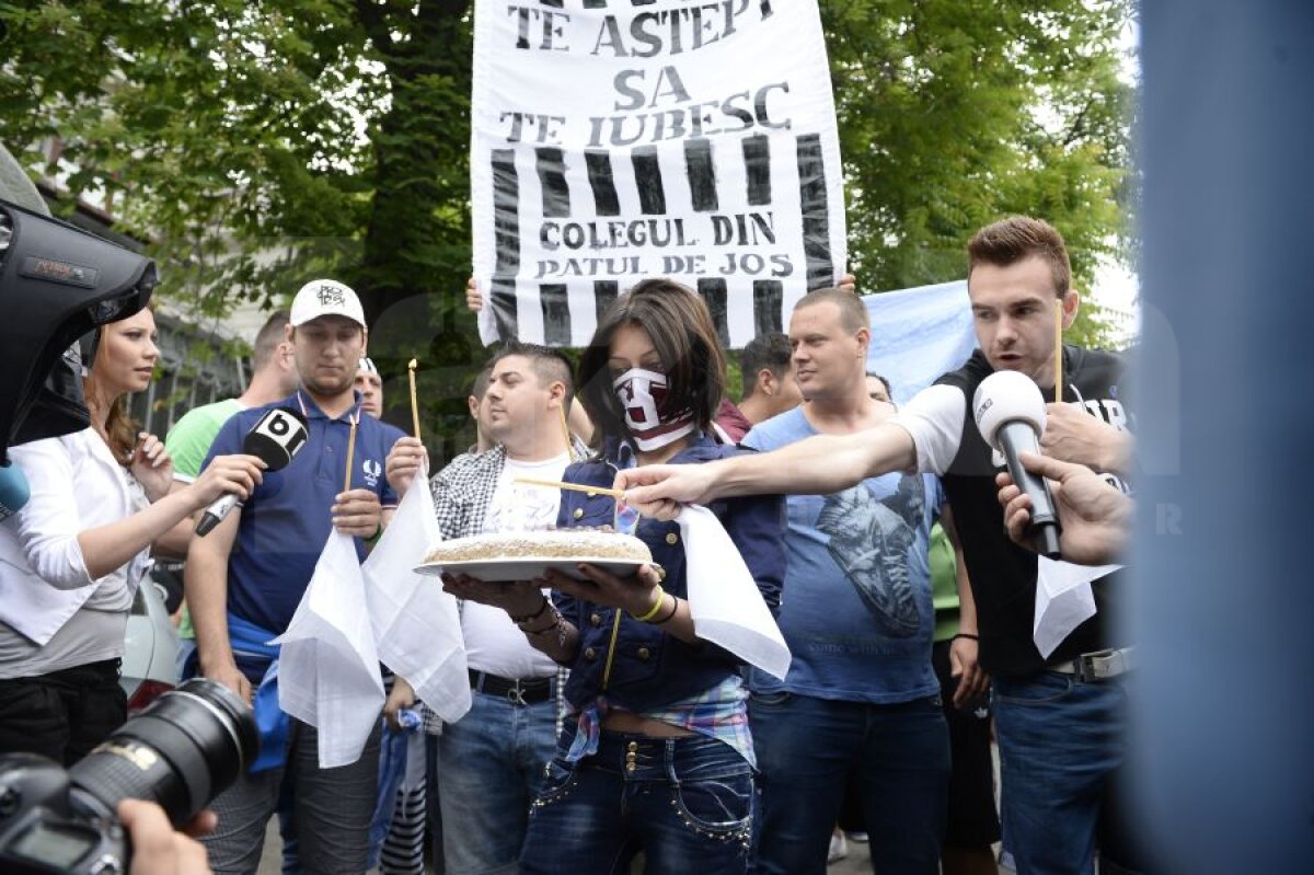 VIDEO&FOTO Imaginile unei zile nebune » Colivă şi violenţe la Înalta Curte