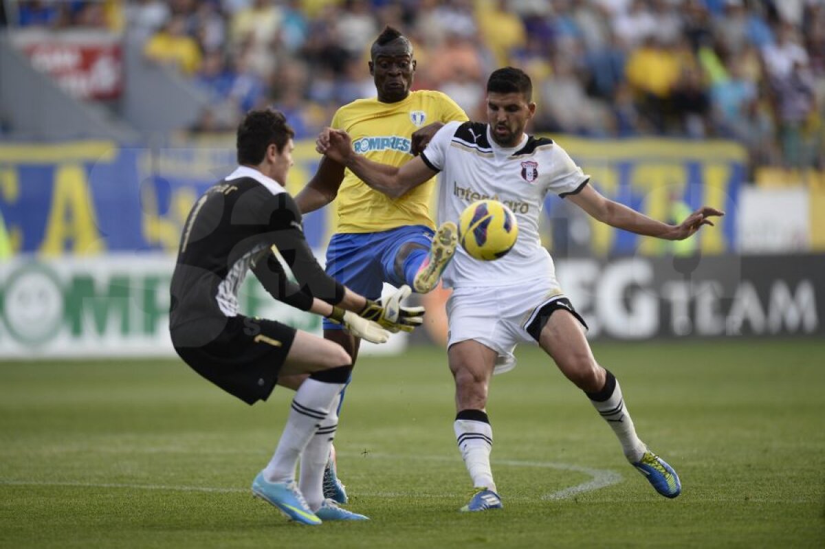 VIDEO&FOTO Cadou pentru Pandurii » Petrolul - Astra 1-1 şi ambele echipe au ratat şansa să urce pe locul 2