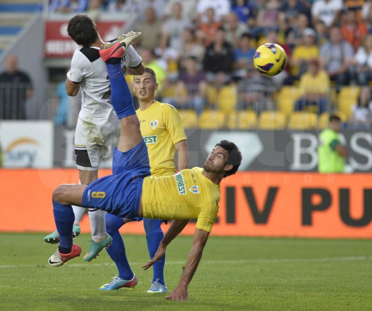 VIDEO&FOTO Cadou pentru Pandurii » Petrolul - Astra 1-1 şi ambele echipe au ratat şansa să urce pe locul 2