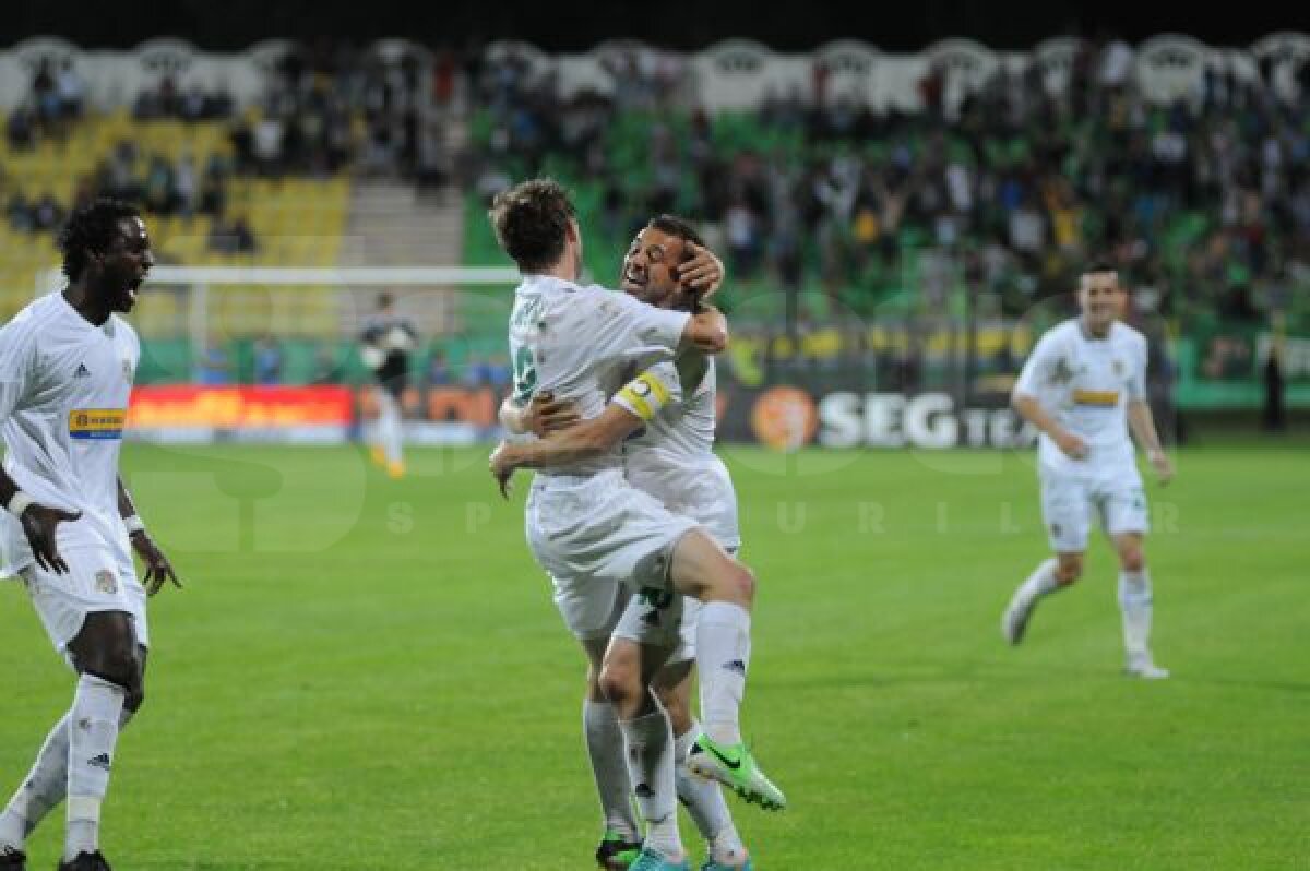 VIDEO+FOTO 7 la rînd » Vasluiul îngenunchează din nou Dinamo, 4-1, şi Europa mai e doar un vis pentru "cîini"