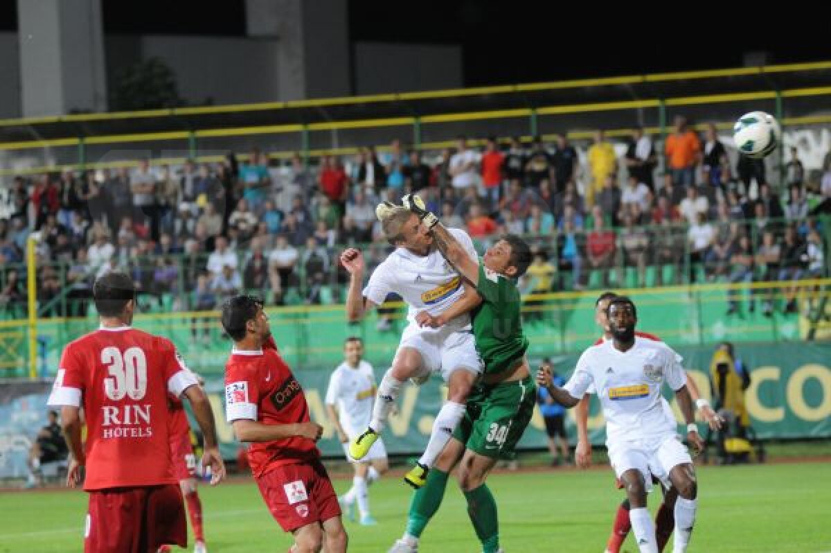 VIDEO+FOTO 7 la rînd » Vasluiul îngenunchează din nou Dinamo, 4-1, şi Europa mai e doar un vis pentru "cîini"