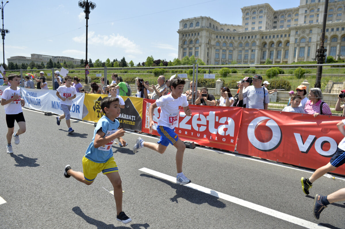 Ziua pasului piticilor » Peste 1.500 de copii au alergat la Bucharest International Half-Marathon