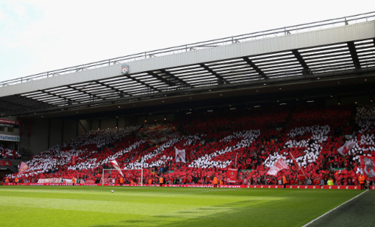 VIDEO şi FOTO » S-a retras încă o legendă: momente emoţionante la ultimul meci al lui Jamie Carragher
