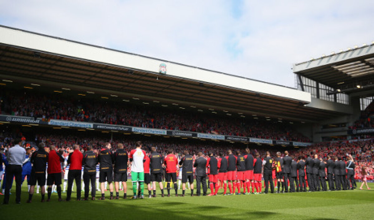 VIDEO şi FOTO » S-a retras încă o legendă: momente emoţionante la ultimul meci al lui Jamie Carragher