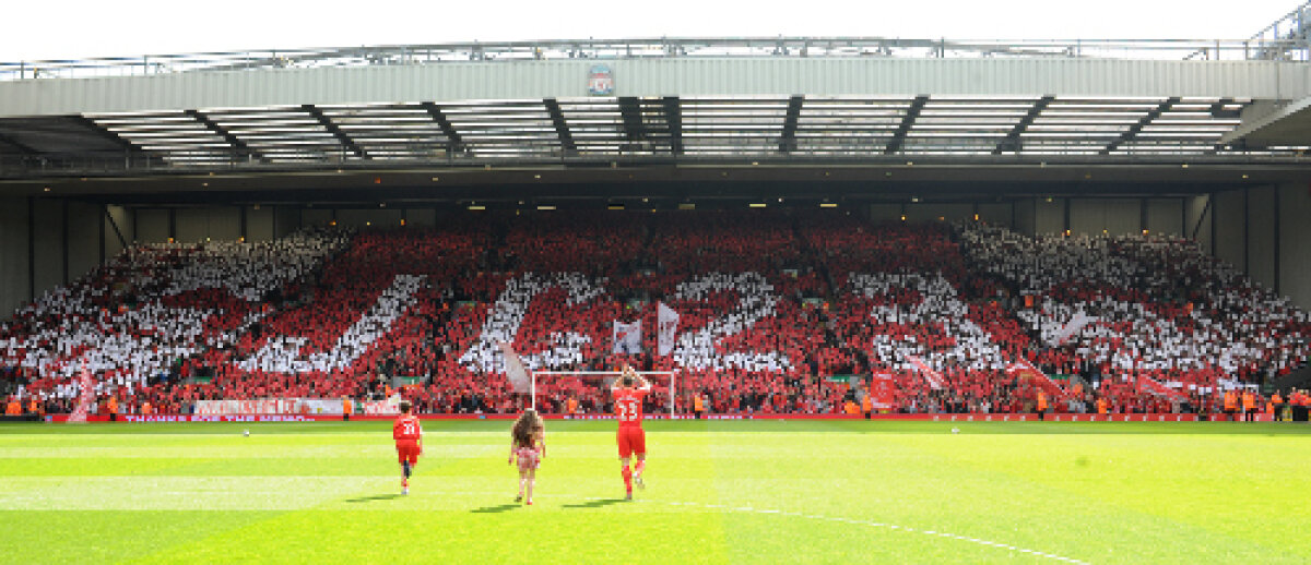 VIDEO şi FOTO » S-a retras încă o legendă: momente emoţionante la ultimul meci al lui Jamie Carragher
