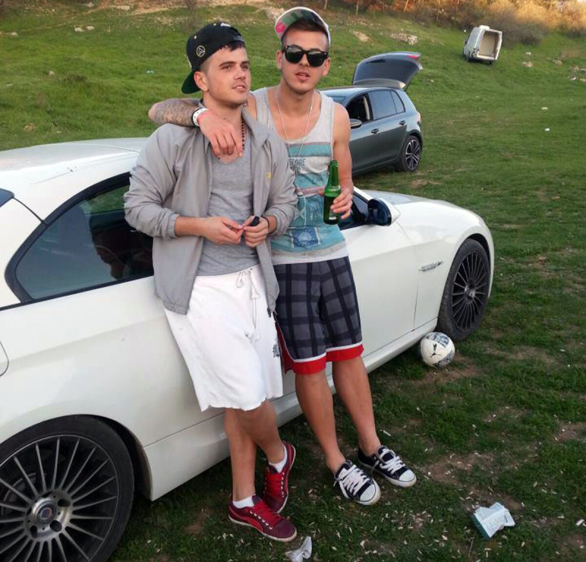 Denis, fumător în public! » Alibec n-a jucat în Ghencea şi îşi umple timpul cu bere şi cu ţigări