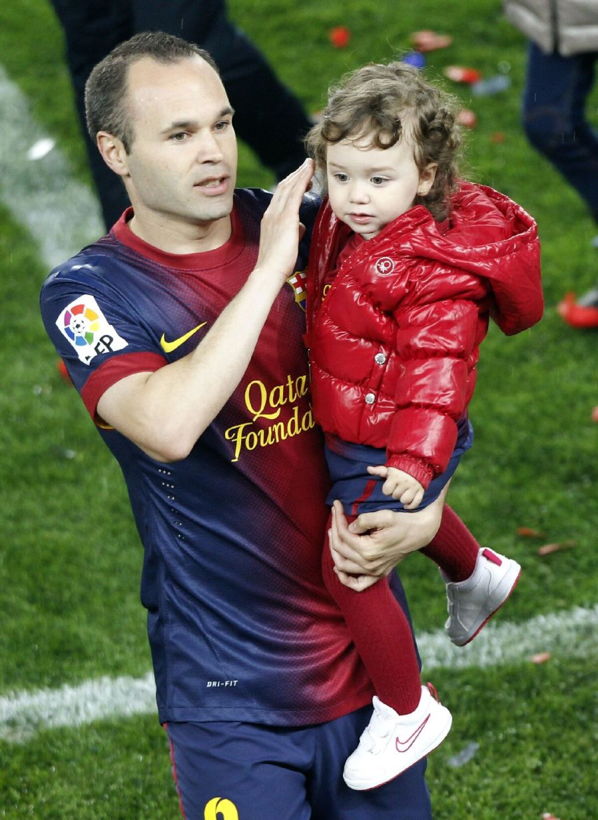 Galerie foto&VIDEO » Au sărbătorit în familie » Imagini emoţionante cu jucătorii Barcelonei şi copiii lor