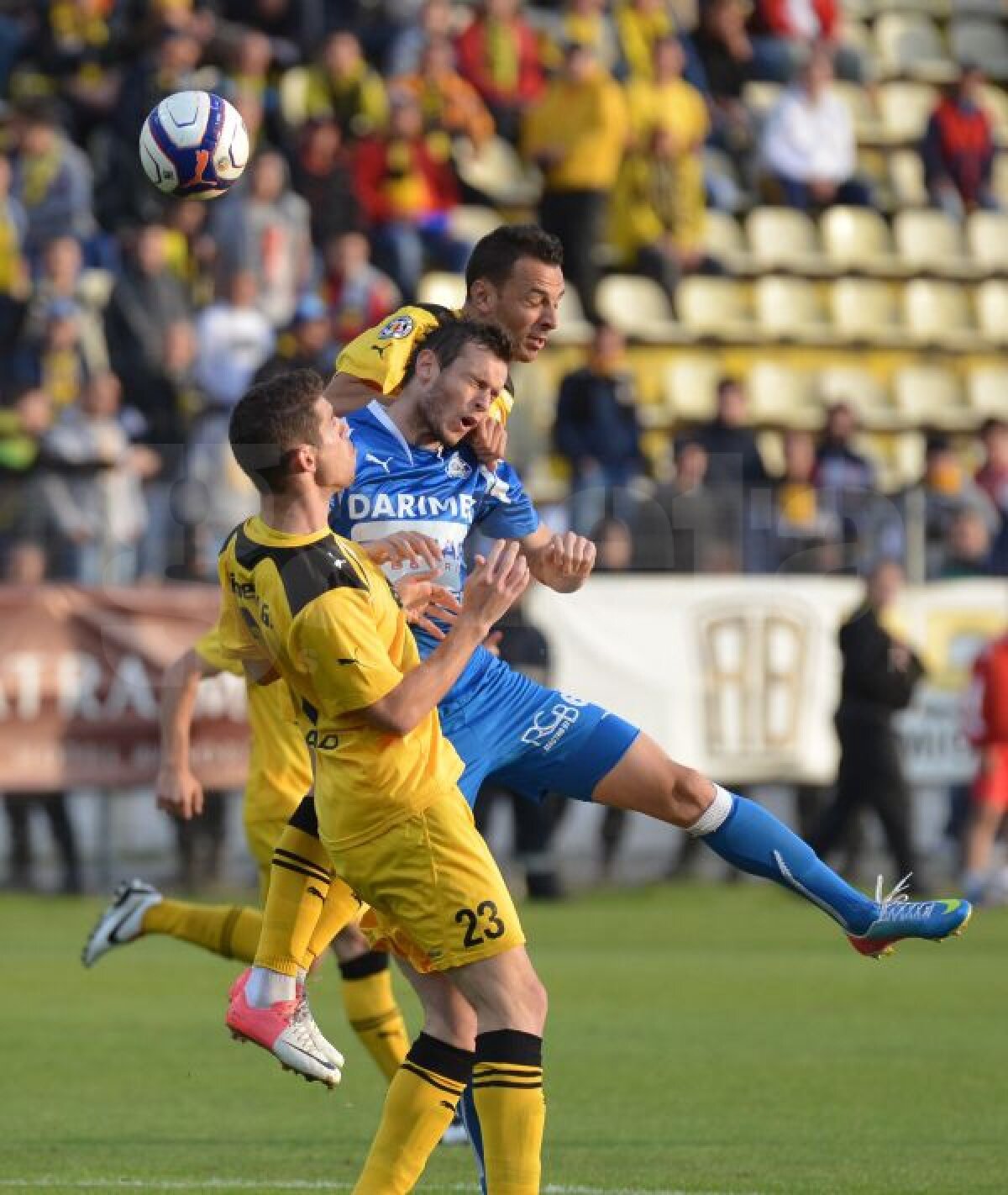 VIDEO+FOTO Spectacol la ultimul meci de acasă al "stegarilor" » Braşovul învinge Bistriţa cu un categoric 4-1