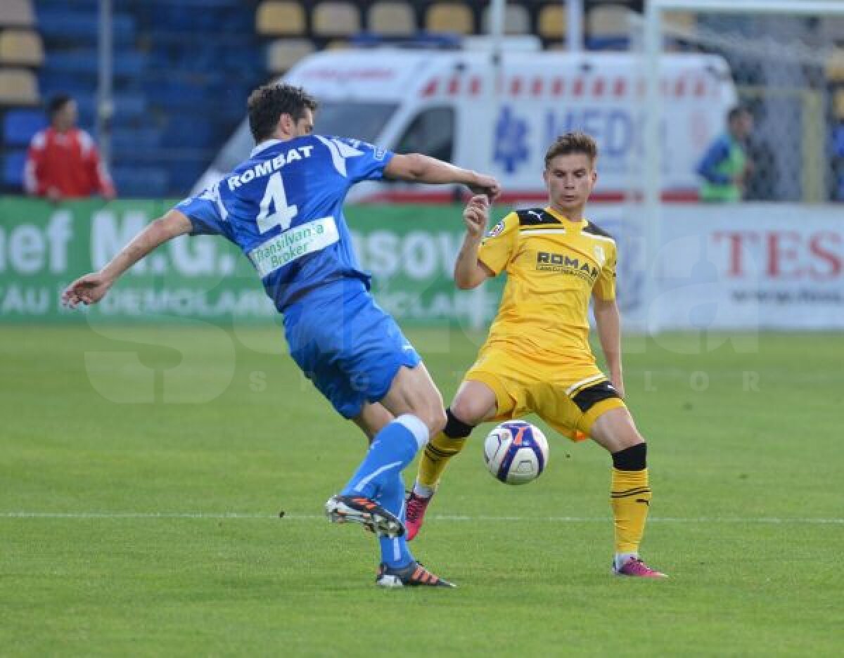 VIDEO+FOTO Spectacol la ultimul meci de acasă al "stegarilor" » Braşovul învinge Bistriţa cu un categoric 4-1