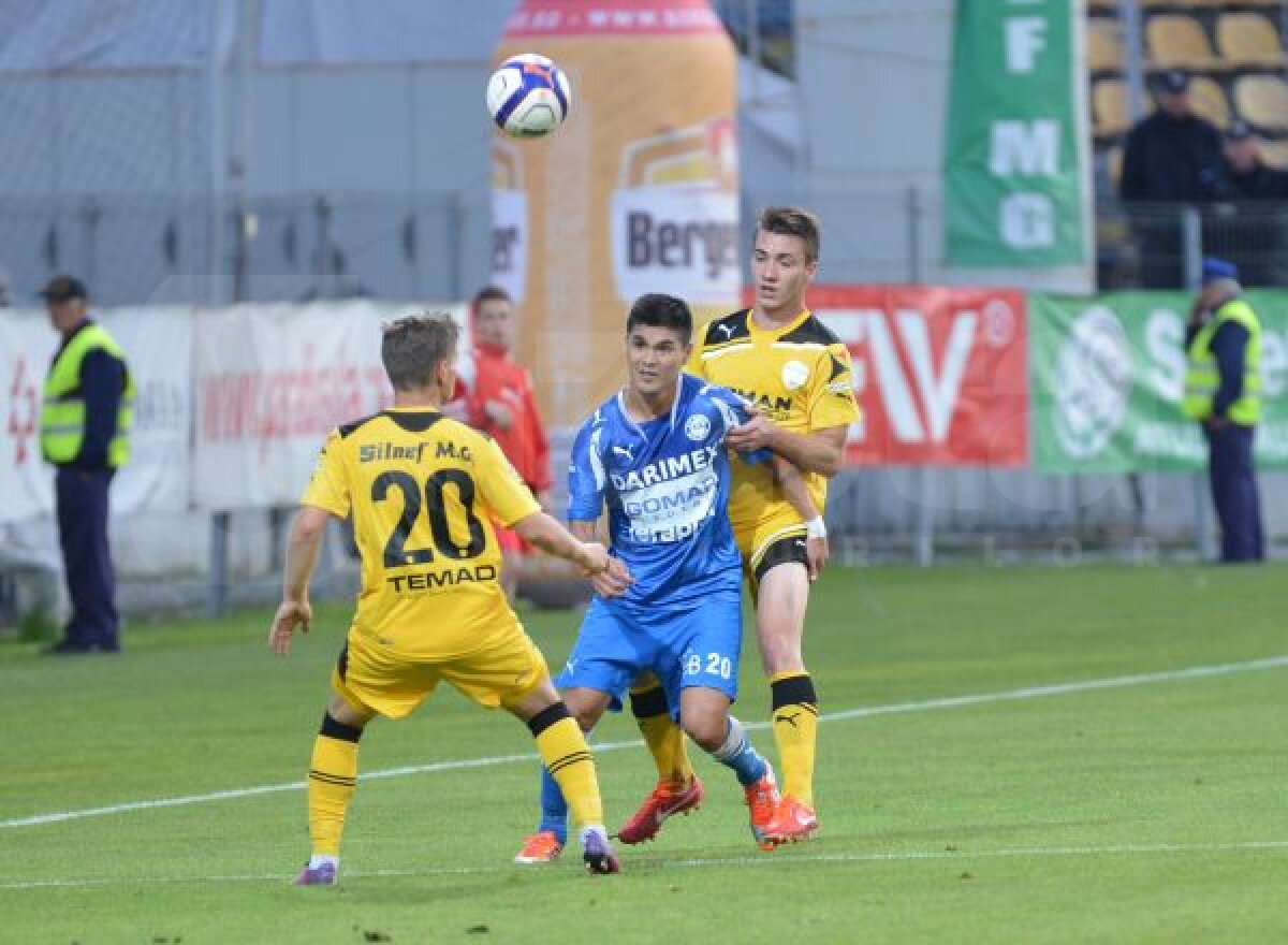 VIDEO+FOTO Spectacol la ultimul meci de acasă al "stegarilor" » Braşovul învinge Bistriţa cu un categoric 4-1