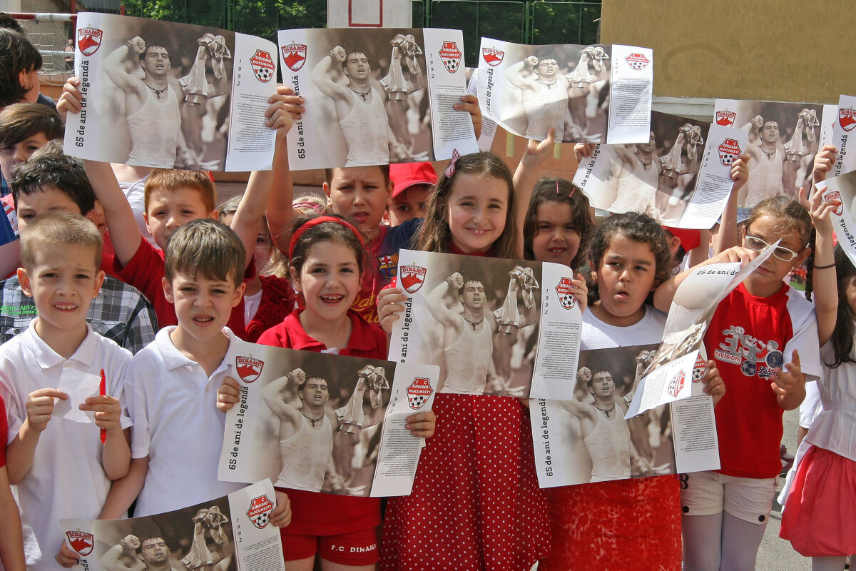 GALERIE FOTO Ora de Dinamo » "Cîinii" continuă campania de promovare a sportului în şcoli