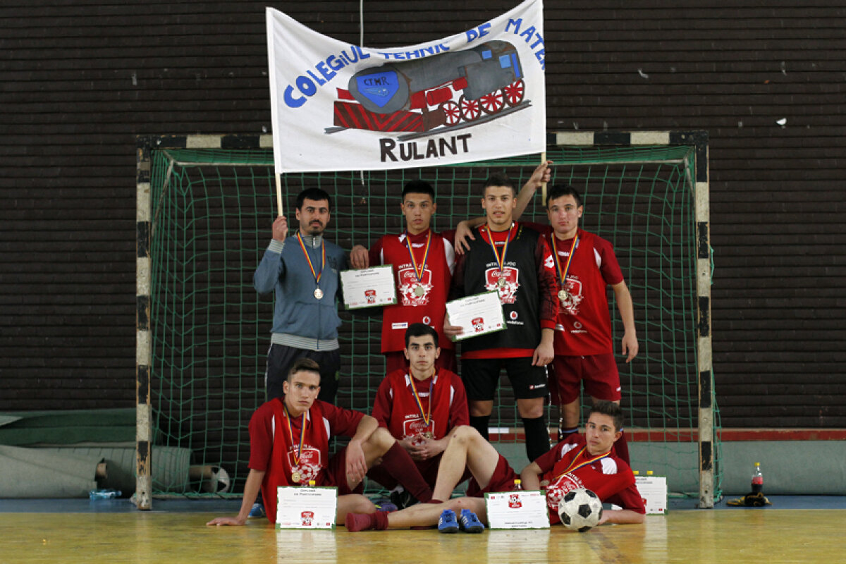 În acest week-end se stabilesc campioanele ţării la futsal la nivel de licee » De pe holurile şcolilor, în cantonamentul "naţionalei"