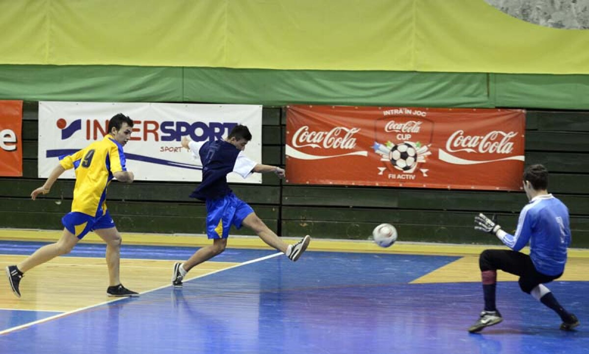 În acest week-end se stabilesc campioanele ţării la futsal la nivel de licee » De pe holurile şcolilor, în cantonamentul "naţionalei"