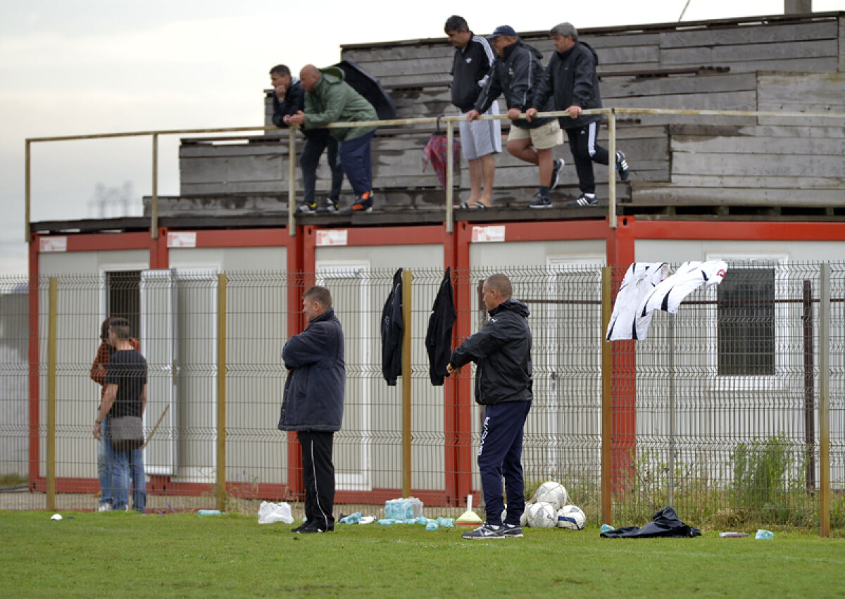 FOTO Au ajuns la Bălăceanca :) Daţi afară de Şiman, Ferfelea şi Varga s-au transformat în "Regie Globetrotters"