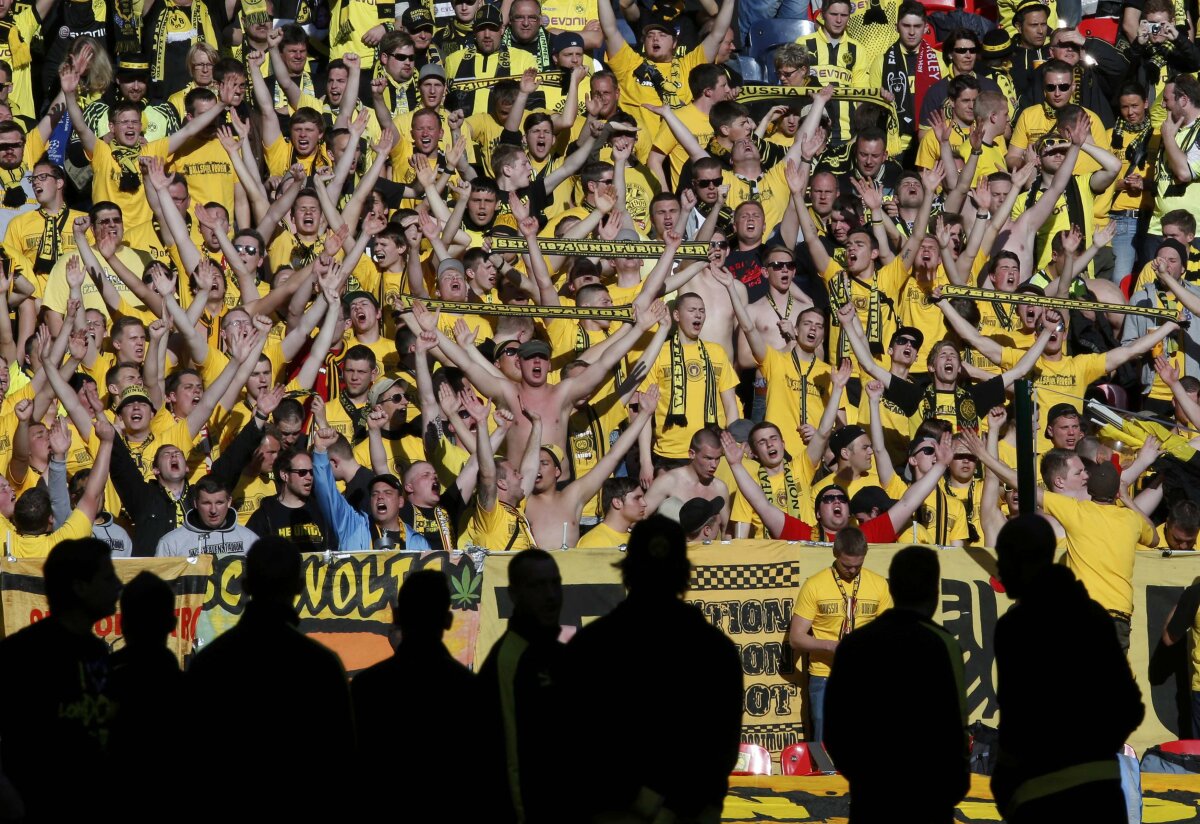 VIDEO şi FOTO Spectacol în tribunele de pe Wembley » Atmosferă incredibilă la finala UEFA Champions League