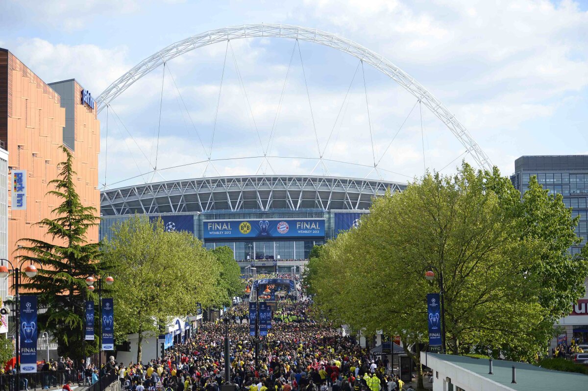 VIDEO şi FOTO Spectacol în tribunele de pe Wembley » Atmosferă incredibilă la finala UEFA Champions League