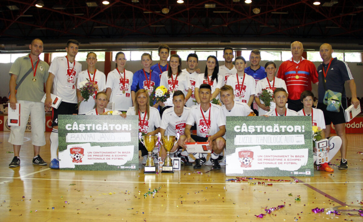 Spiritul Ştiinţei trăieşte în licee! » Liceul Auto din Craiova şi "Banyai Janos" au cîştigat Cupa Liceelor Coca-Cola