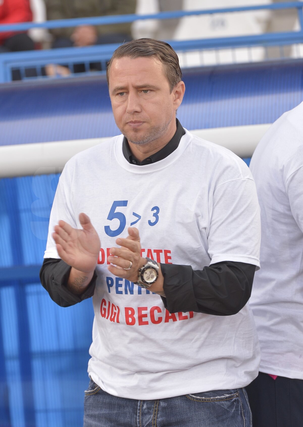 FOTO + VIDEO S-au ţinut de cuvînt! » Steliştii au avut un mesaj de susţinere pentru Gigi Becali