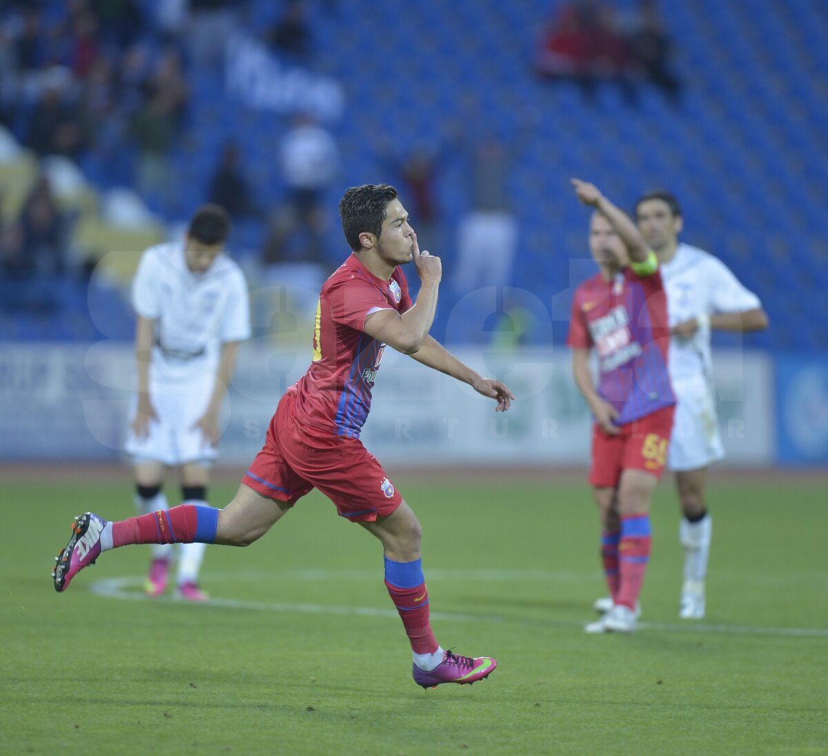 FOTO + VIDEO Severin - Steaua 1-1 » Nici titularii nu au cîştigat
