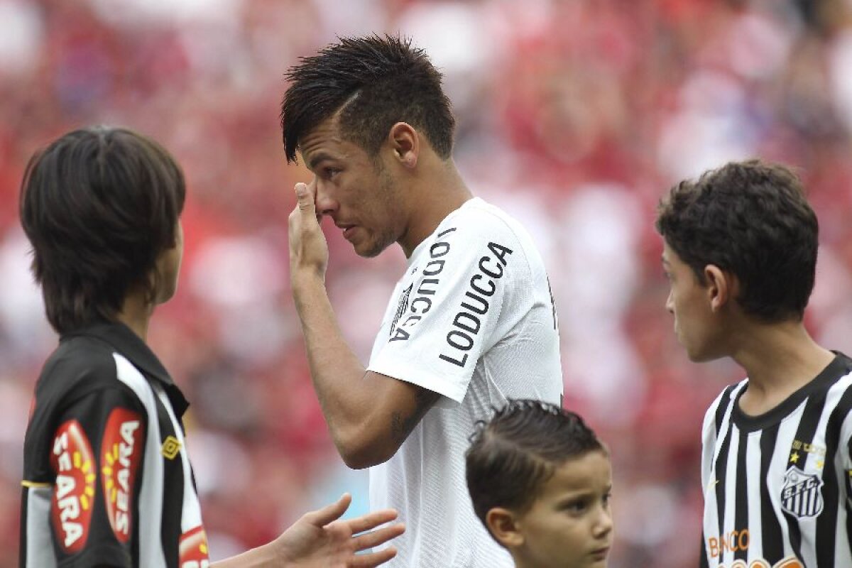 VIDEO&FOTO » Lacrimile lui Neymar » Copleşit de emoţie după oficializarea despărţirii de Santos