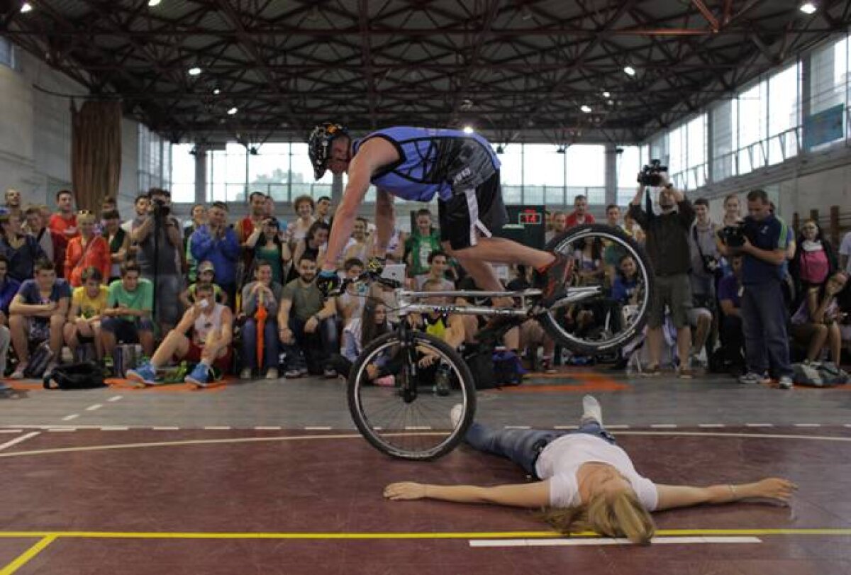 GALERIE FOTO / Debut furtunos la Wizz Air Sport Arena Streetball 2013!