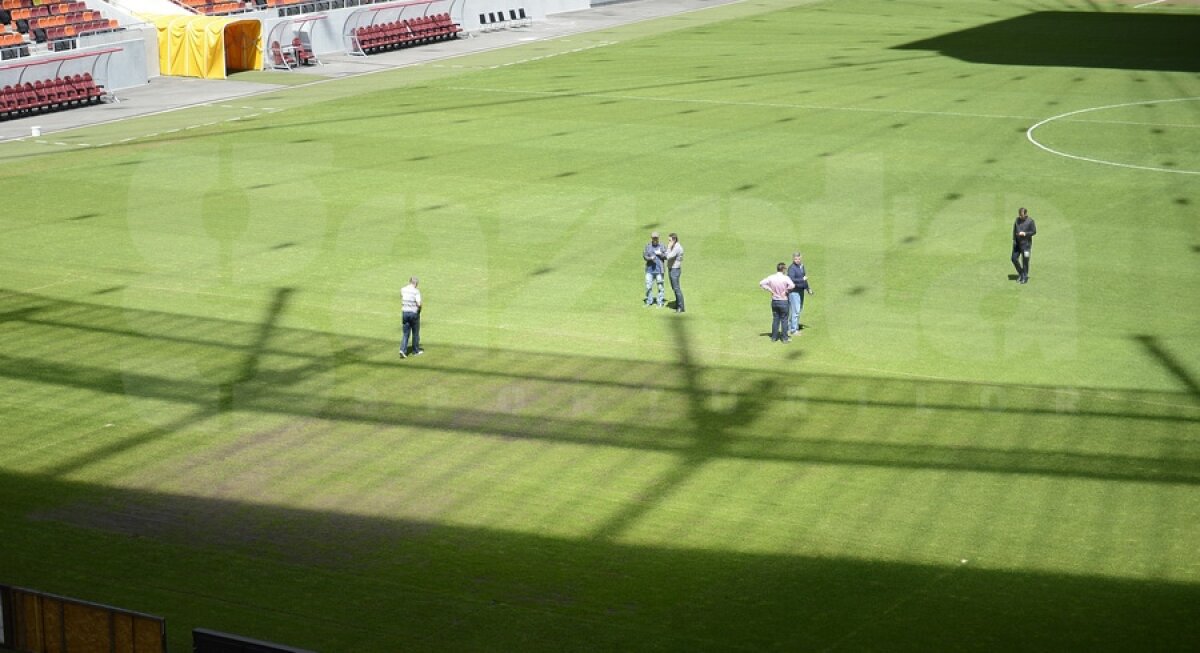 GALERIE FOTO EXCLUSIV » Gazonul Arenei Naţionale e distrus » Sandu: "Nu se poate aşa ceva!"