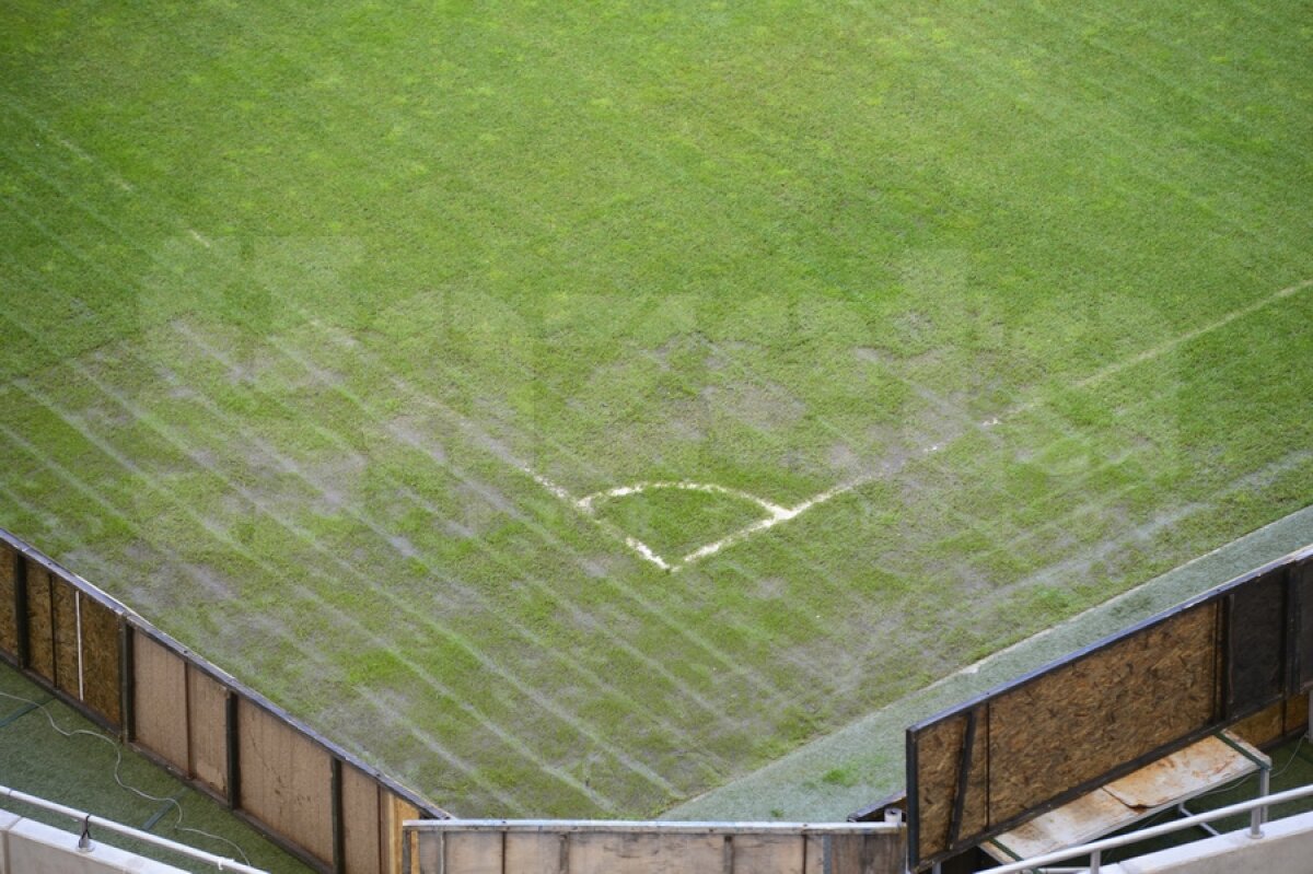 GALERIE FOTO EXCLUSIV » Gazonul Arenei Naţionale e distrus » Sandu: "Nu se poate aşa ceva!"