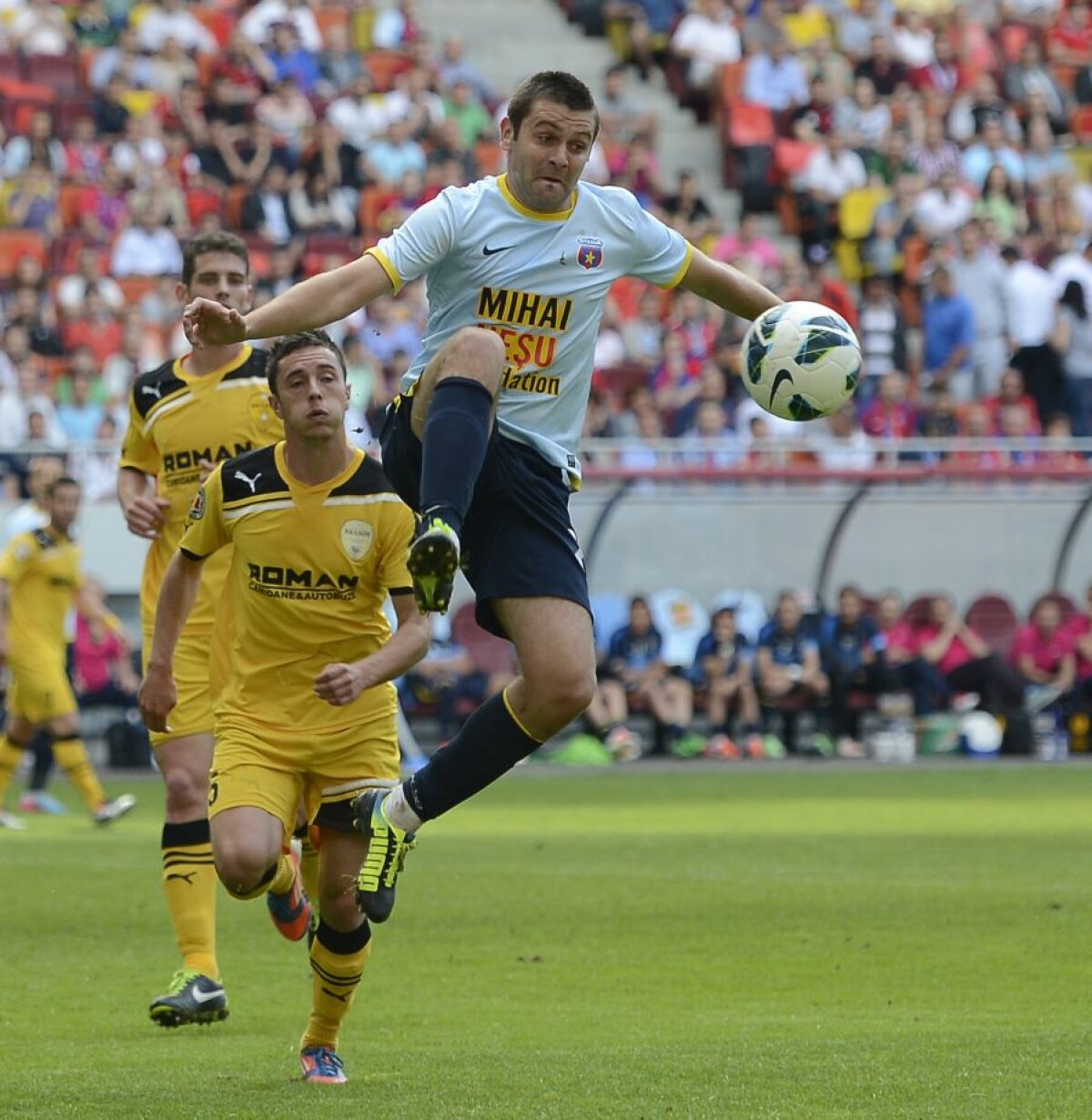 VIDEO&FOTO Spectacol şi la cea de-a 24-a victorie » Steaua - Braşov 4-0 şi roş-albaştrii au încheiat perfect sezonul