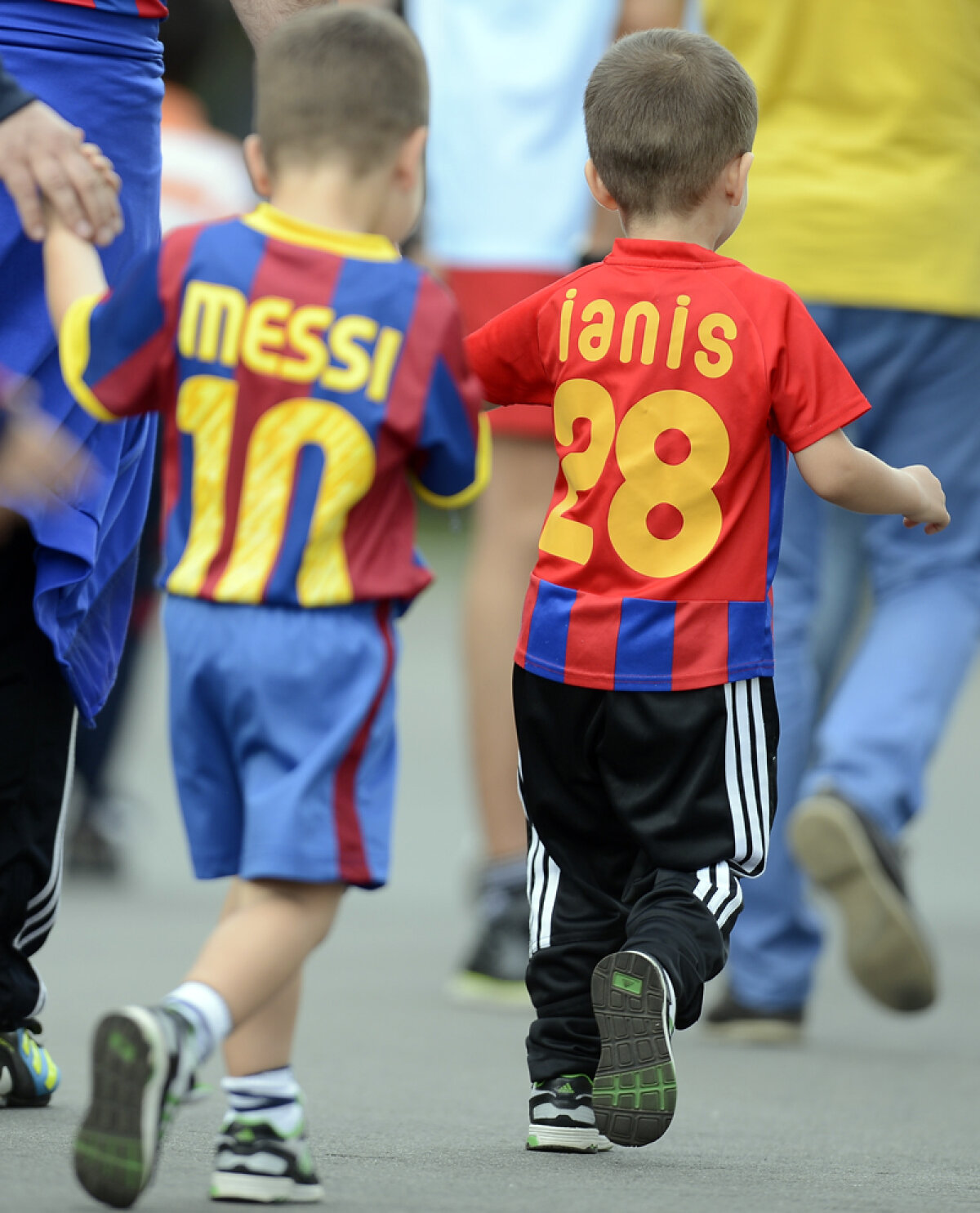VIDEO & FOTO Urletul celor 7 ani de jar » Steaua a cinstit seara magică a sărbătoririi titlului 24 cu o victorie senină, 4-0 cu Braşov