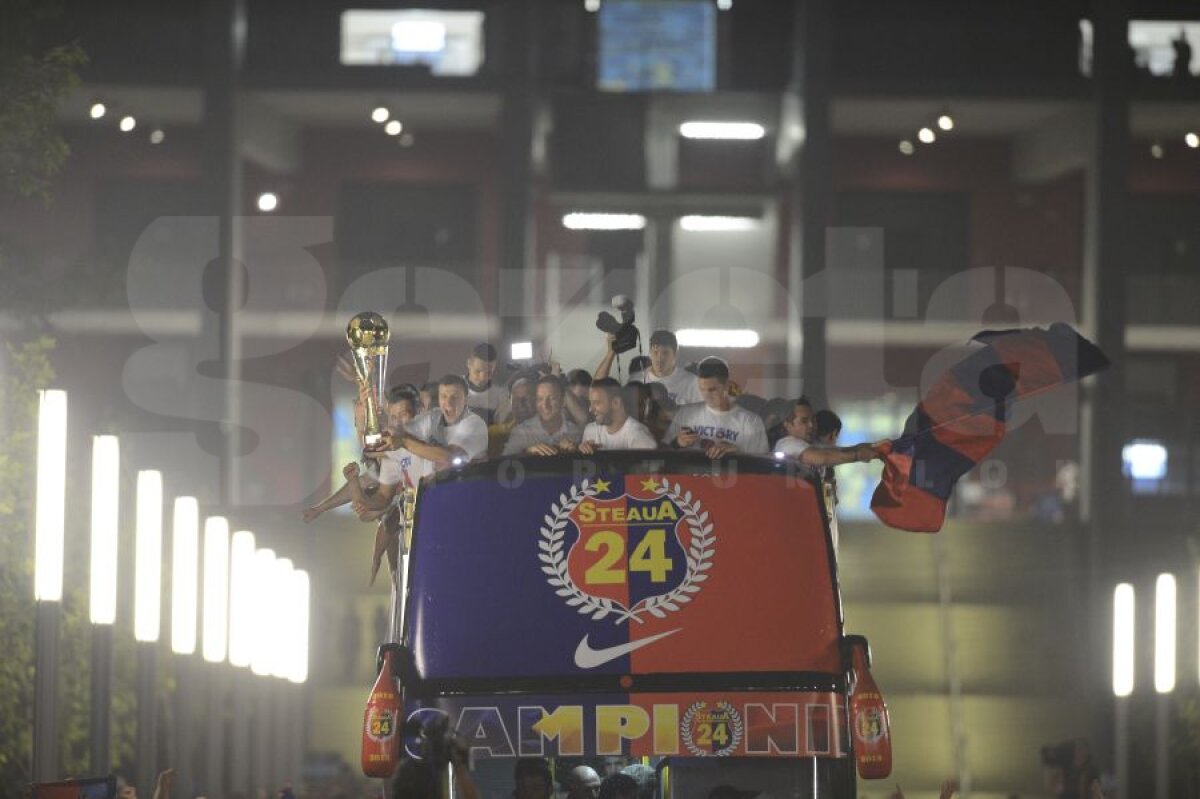 UPDATE FOTO&VIDEO Steliştii au cîntat alături de fani în Piaţa Constituţiei