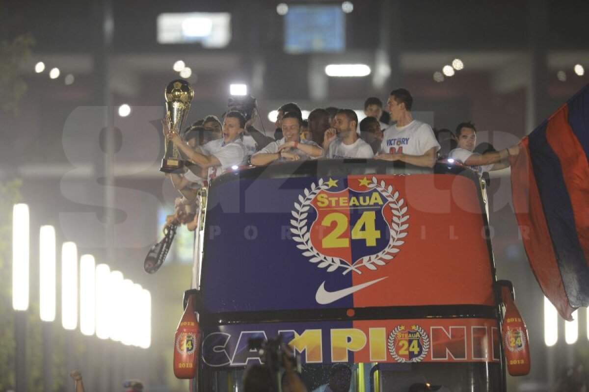 UPDATE FOTO&VIDEO Steliştii au cîntat alături de fani în Piaţa Constituţiei