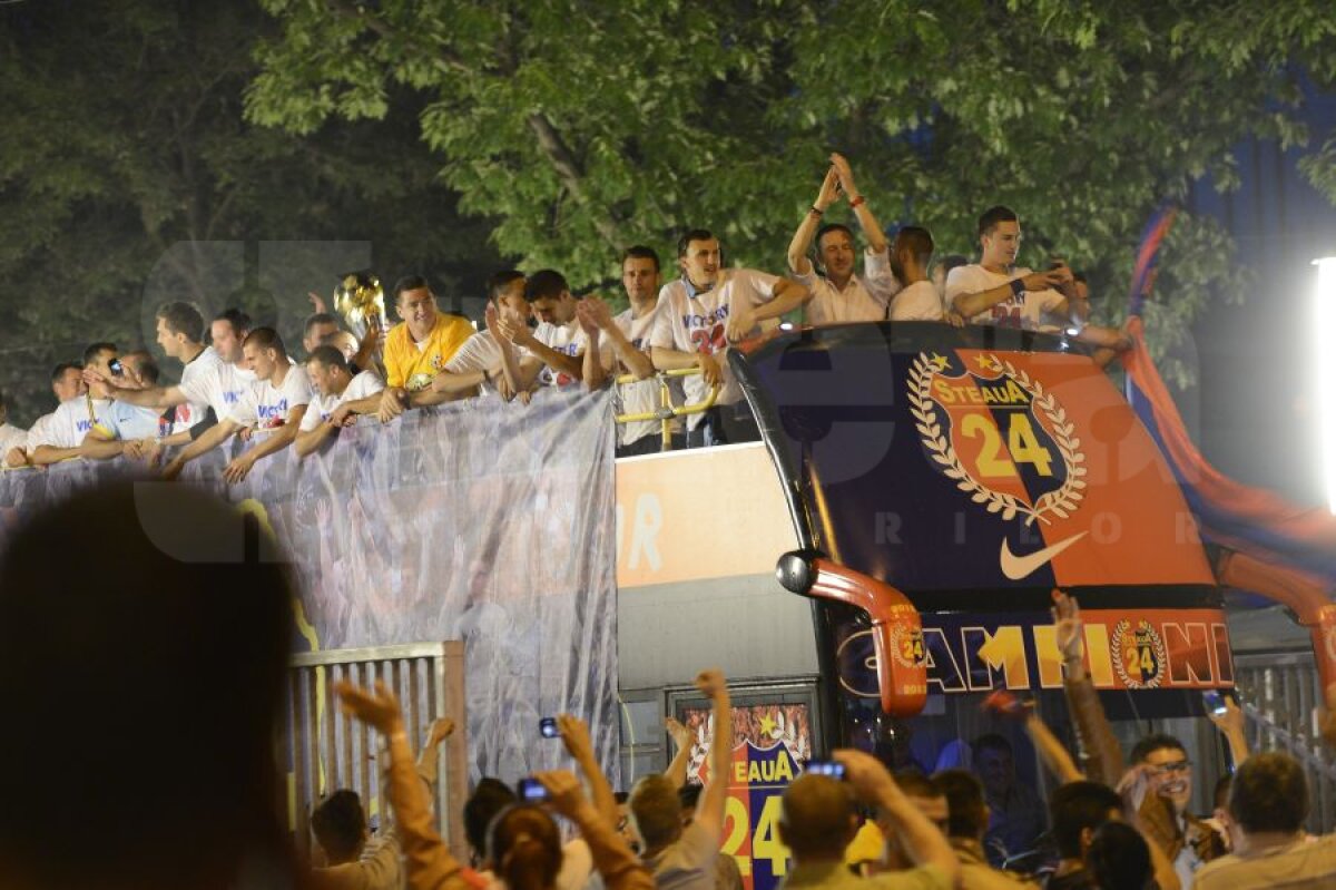 UPDATE FOTO&VIDEO Steliştii au cîntat alături de fani în Piaţa Constituţiei