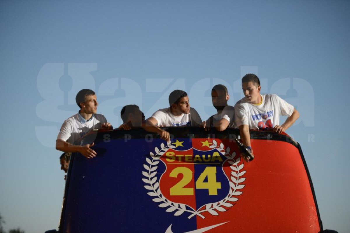 UPDATE FOTO&VIDEO Steliştii au cîntat alături de fani în Piaţa Constituţiei