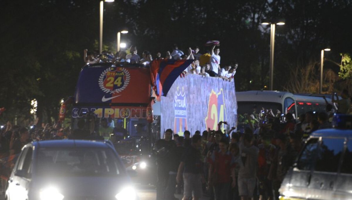 UPDATE FOTO&VIDEO Steliştii au cîntat alături de fani în Piaţa Constituţiei