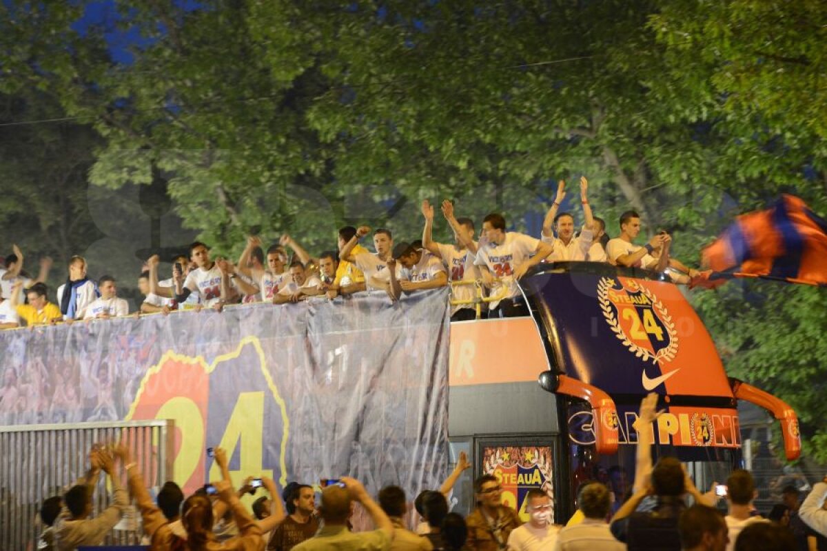 UPDATE FOTO&VIDEO Steliştii au cîntat alături de fani în Piaţa Constituţiei