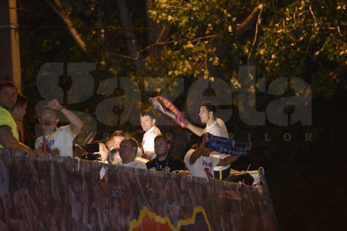 UPDATE FOTO&VIDEO Steliştii au cîntat alături de fani în Piaţa Constituţiei