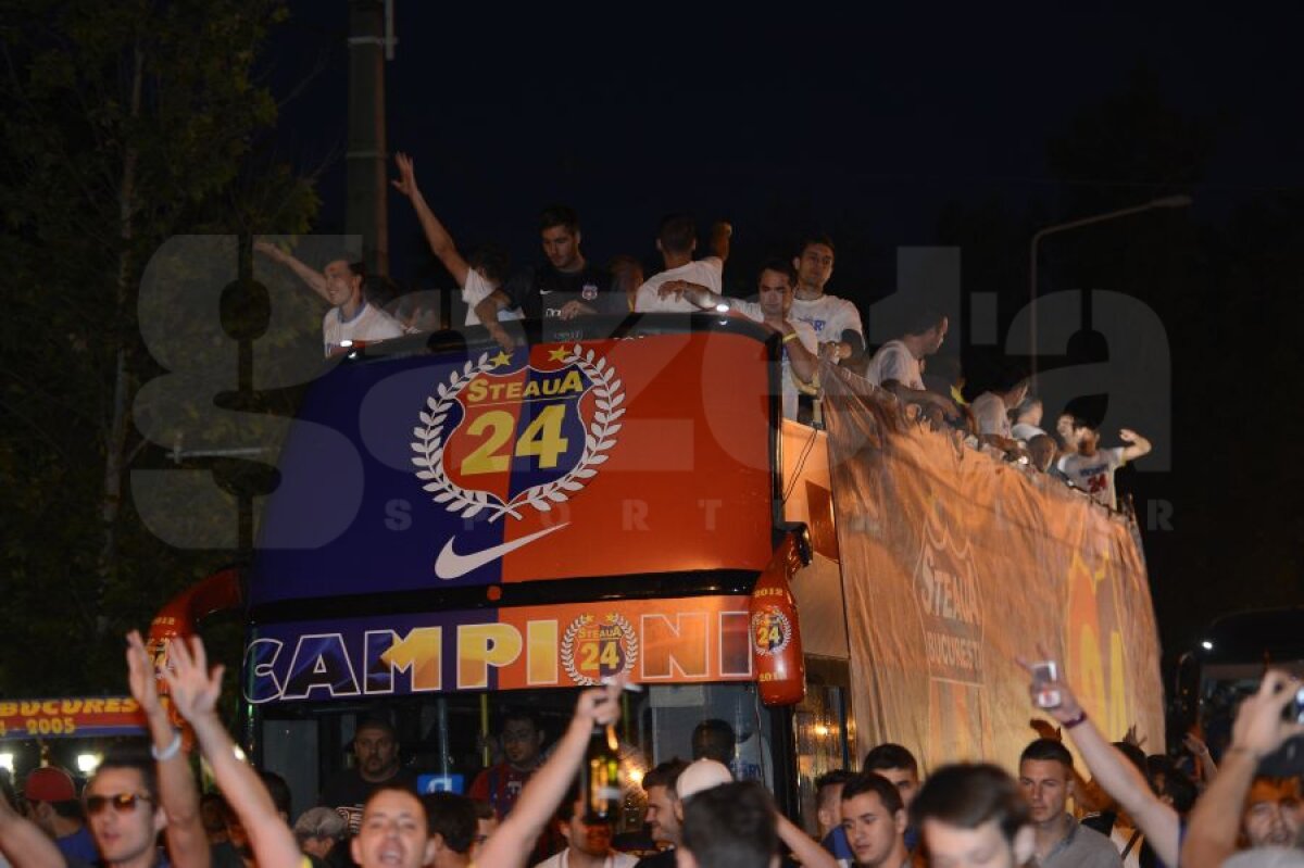 UPDATE FOTO&VIDEO Steliştii au cîntat alături de fani în Piaţa Constituţiei