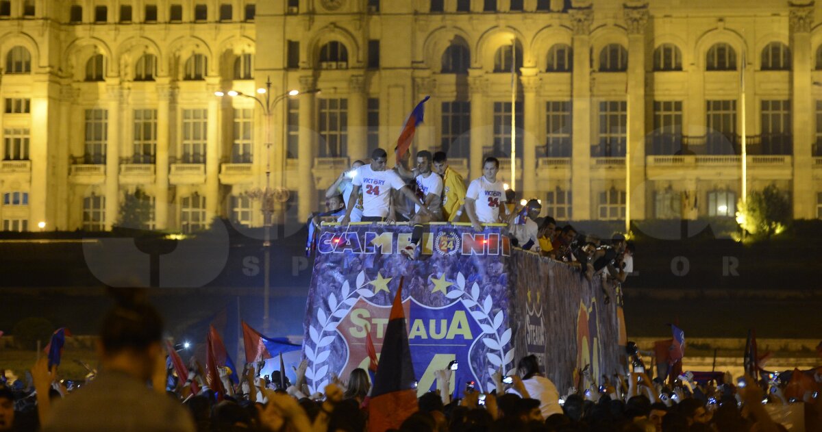 UPDATE FOTO&VIDEO Steliştii au cîntat alături de fani în Piaţa Constituţiei