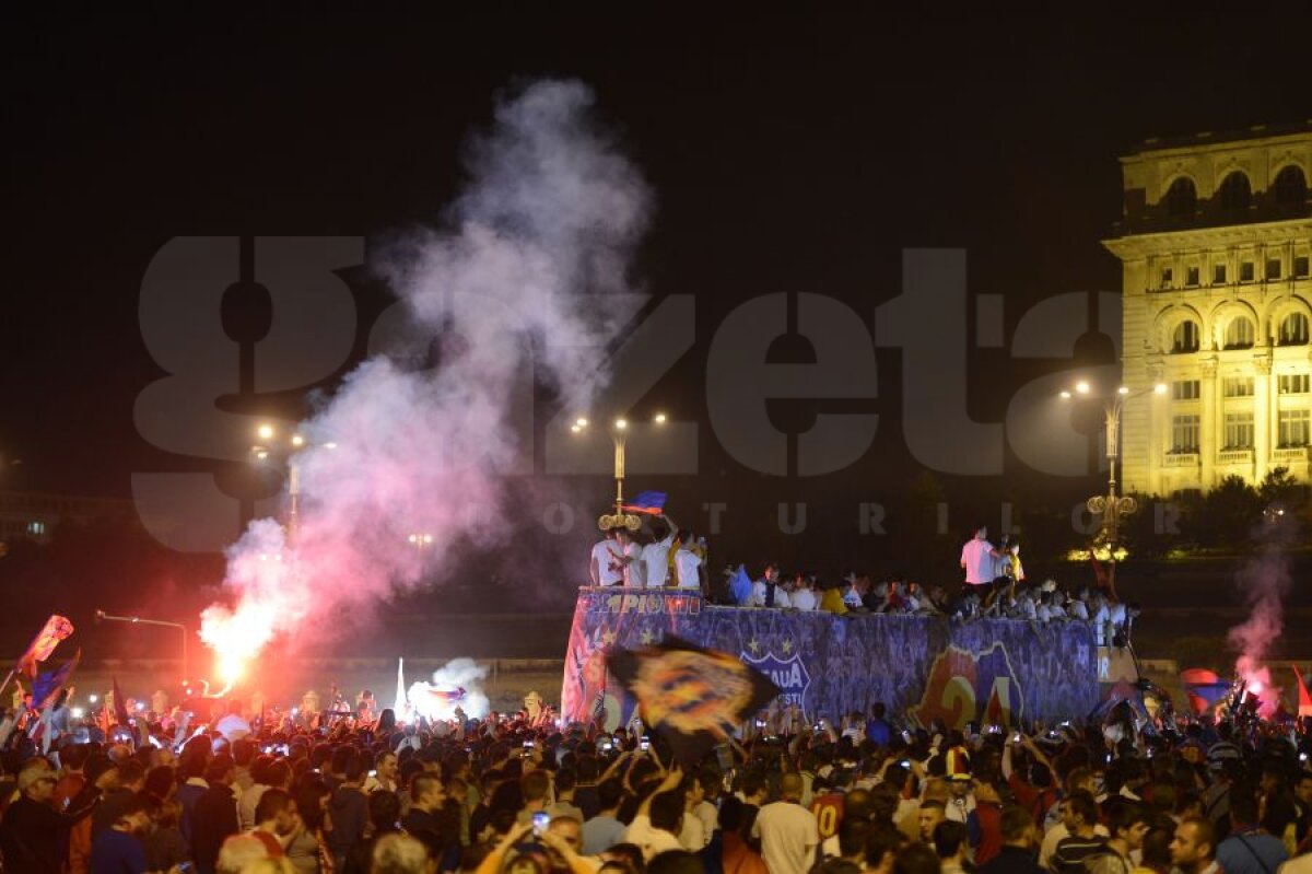 UPDATE FOTO&VIDEO Steliştii au cîntat alături de fani în Piaţa Constituţiei