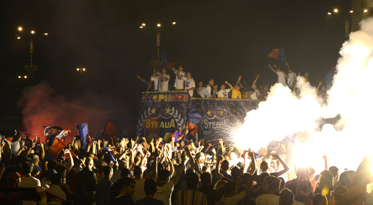 FOTO Petrecere de poveste într-un oraş roş-albastru » Imagini unice de la sărbătoarea Stelei în centrul Bucureştiului