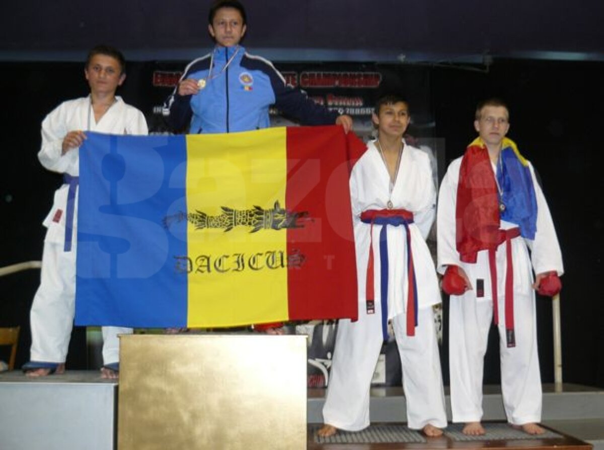 GALERIE FOTO S-au întors campioni din Italia! Tinerii români au cucerit zeci de medalii la CE de Karate