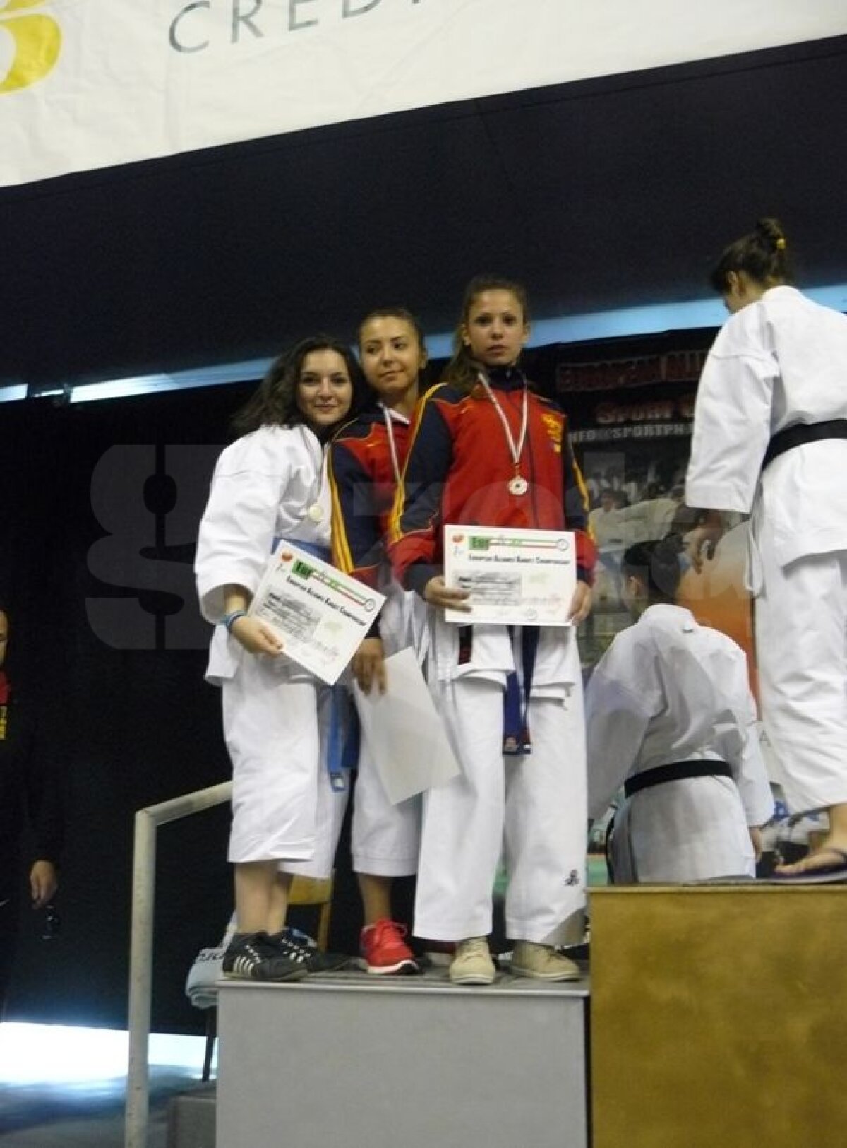 GALERIE FOTO S-au întors campioni din Italia! Tinerii români au cucerit zeci de medalii la CE de Karate