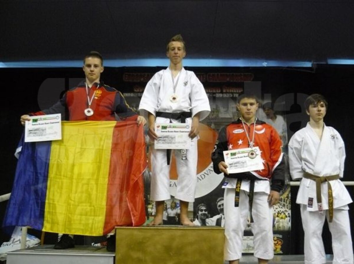 GALERIE FOTO S-au întors campioni din Italia! Tinerii români au cucerit zeci de medalii la CE de Karate