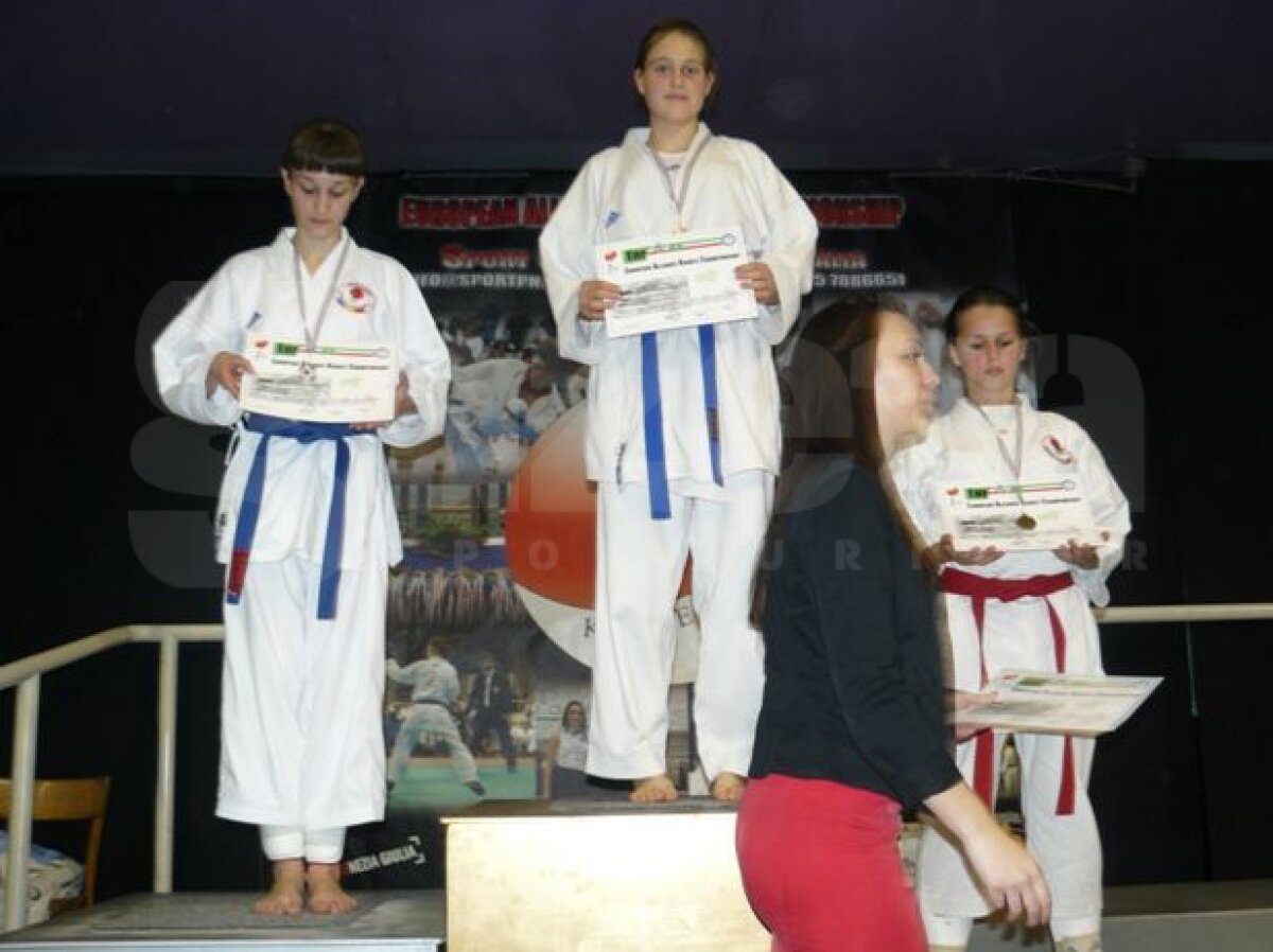 GALERIE FOTO S-au întors campioni din Italia! Tinerii români au cucerit zeci de medalii la CE de Karate